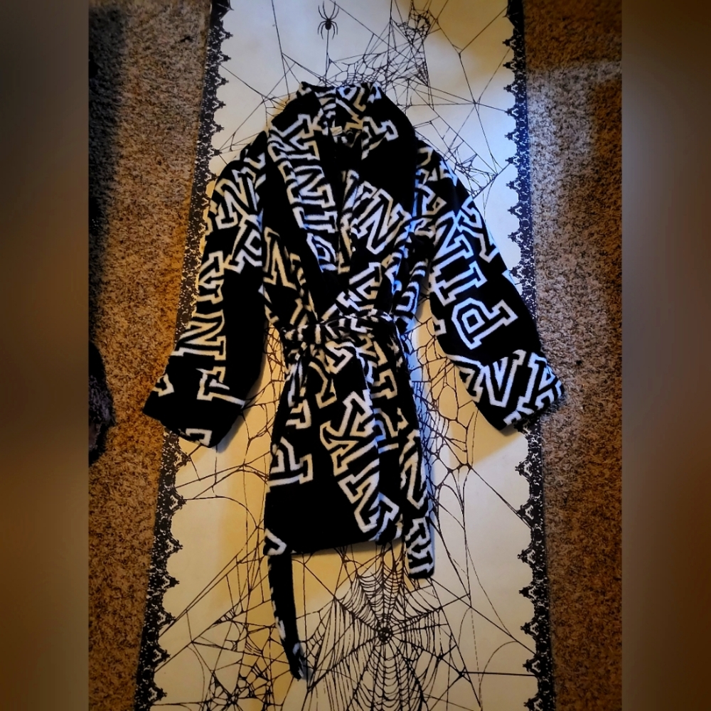 VS PINK Black & White Robe (XS/S)